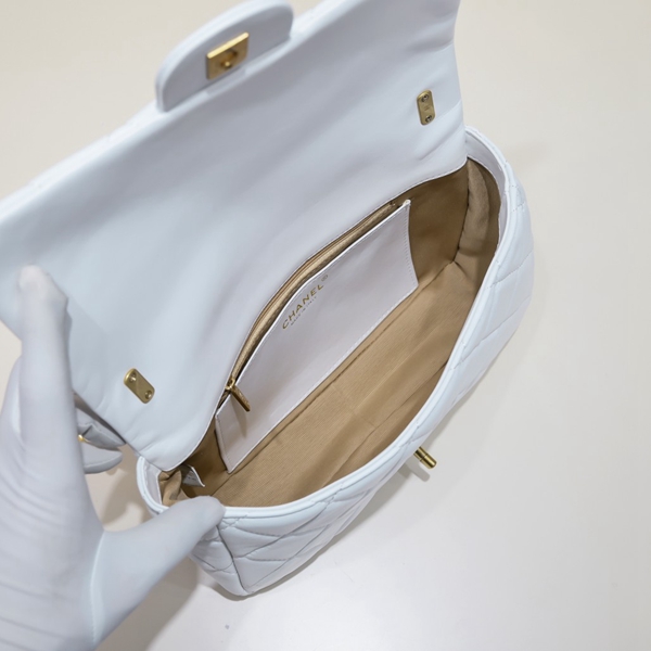 シャネルバッグ着用イメージ